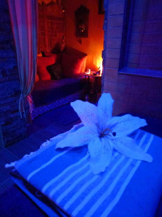 Love room, Les nuitées secrètes de Rouen Darnétal Extérieur photo